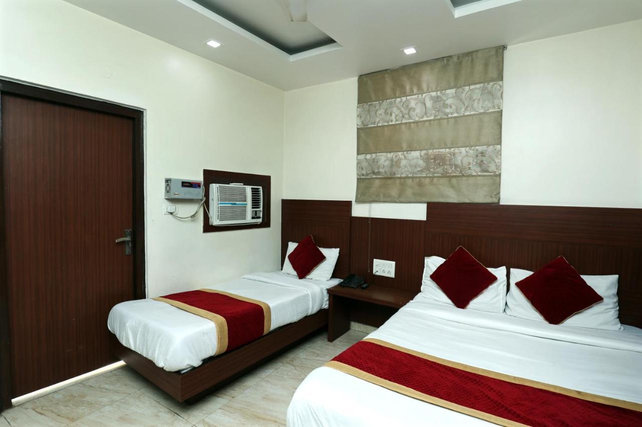 Hotel Toto International Dx 뉴델리 외부 사진