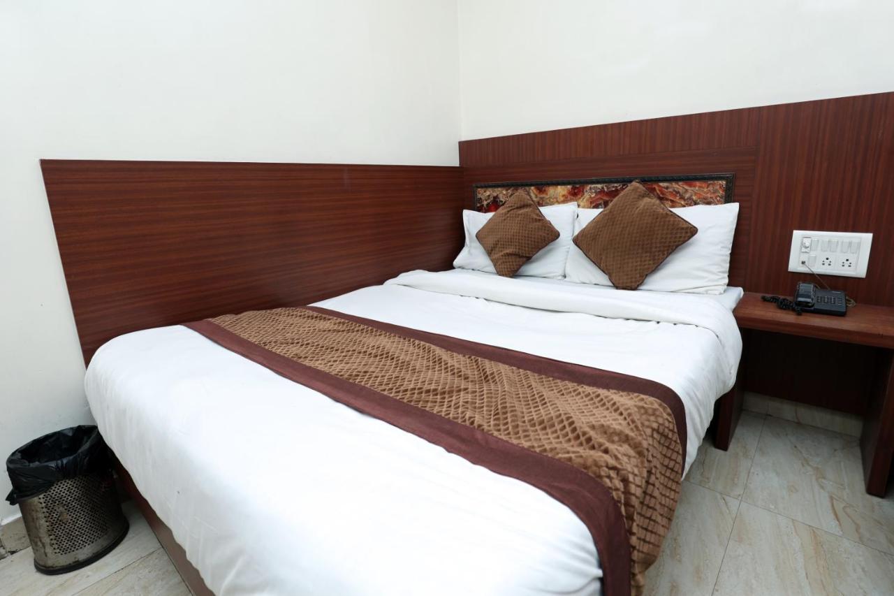 Hotel Toto International Dx 뉴델리 외부 사진